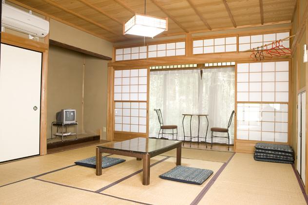 Minshuku Kochihira Ryokan 2*